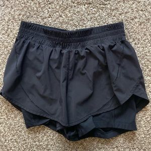 Lululemon 2 in 1 tennis short, black, size 8